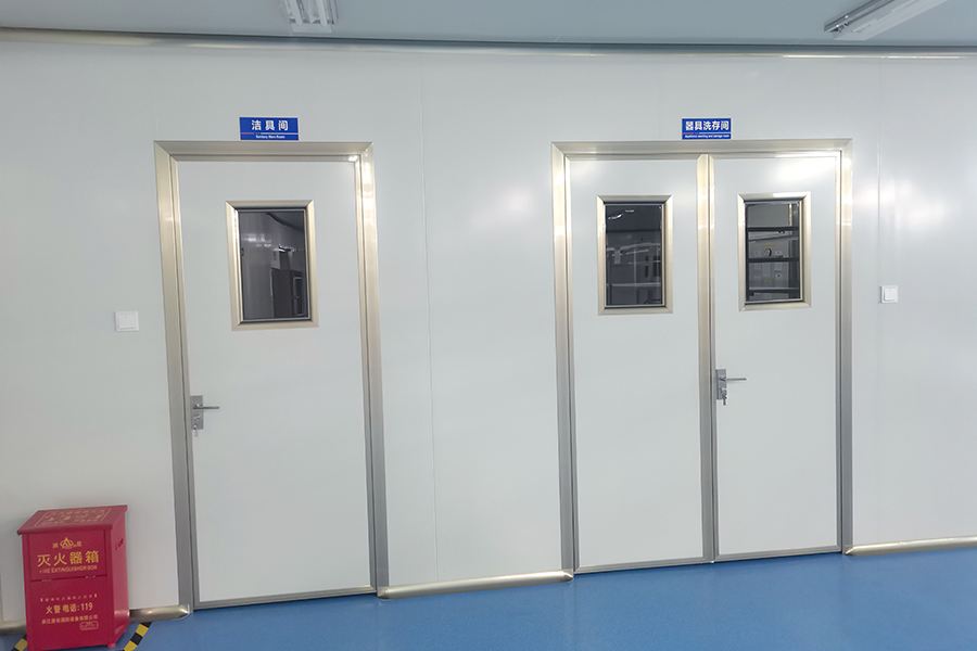 Salle de nettoyage des toilettes et du lavabo